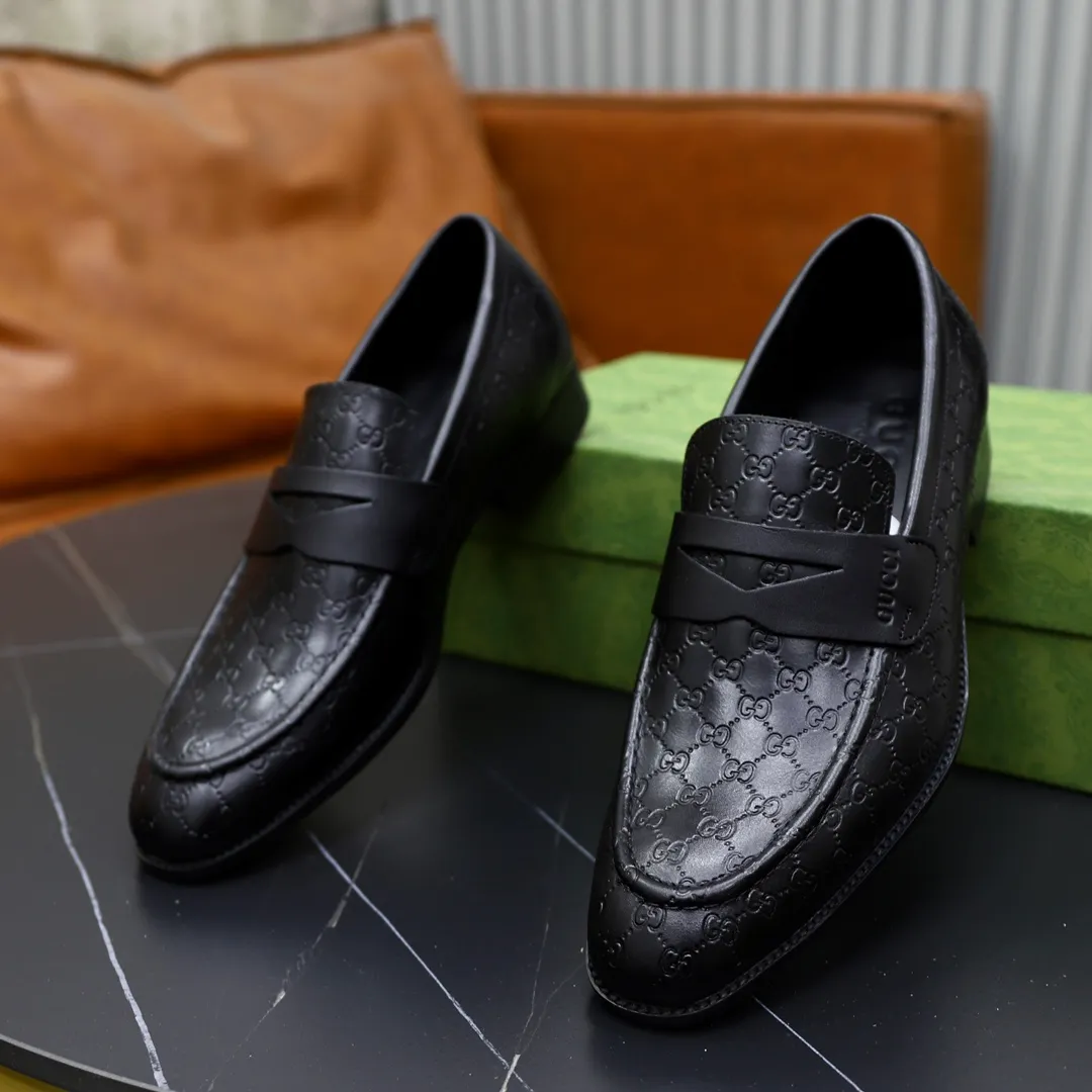 Men's shoes: 250🙅‍♂️🙅‍♂️🙅‍♂️Niuli Brand: GUCCI Size: 38-44 (45 can be customized) Level: Counter classic Material: Original soft cowhide upper Comfortable cowhide lining Original lightweight outsole Style category: Business casual footwear Driving leather shoes Color: Actual picture color